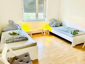 Ferienwohnung für 4 Personen, U-Bahn, Autobahn Nähe, Balkon